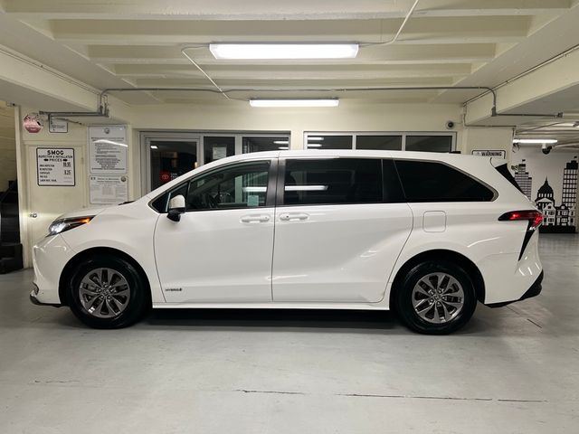 2021 Toyota Sienna LE