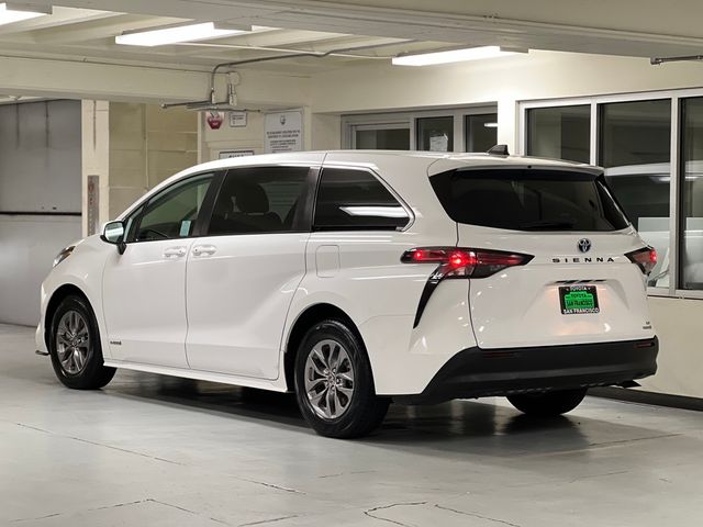 2021 Toyota Sienna LE