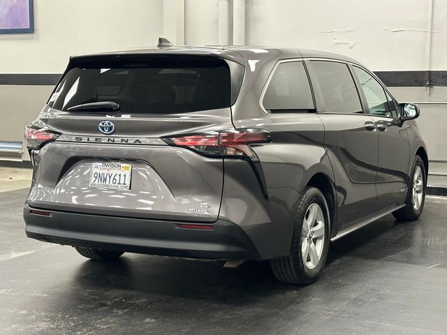 2021 Toyota Sienna LE