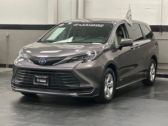 2021 Toyota Sienna LE