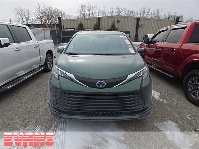 2021 Toyota Sienna LE