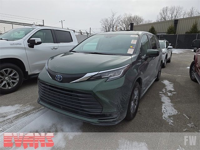 2021 Toyota Sienna LE