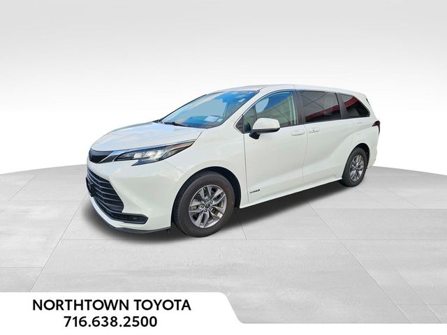 2021 Toyota Sienna LE