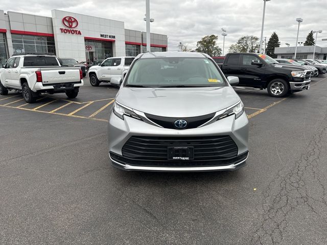 2021 Toyota Sienna LE