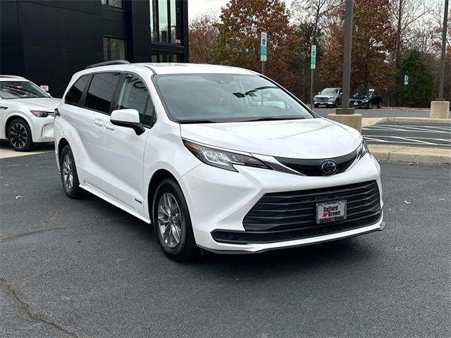 2021 Toyota Sienna LE