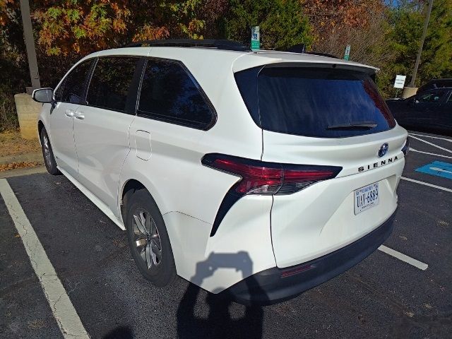 2021 Toyota Sienna LE