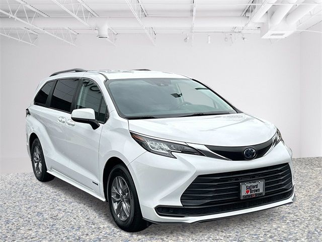 2021 Toyota Sienna LE