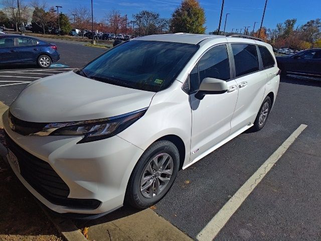 2021 Toyota Sienna LE