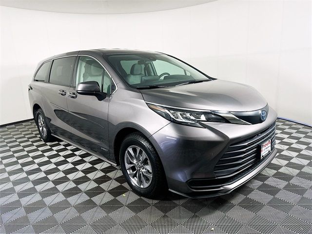 2021 Toyota Sienna LE