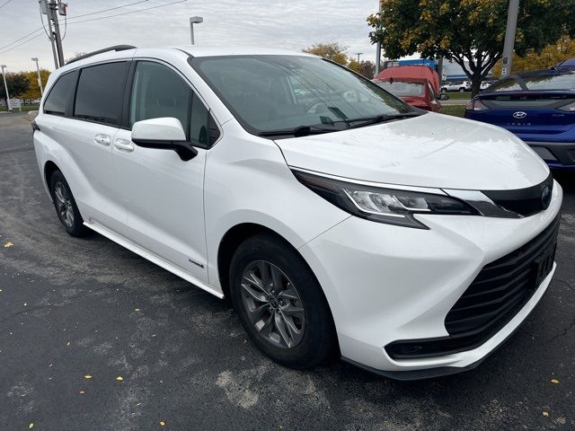 2021 Toyota Sienna LE