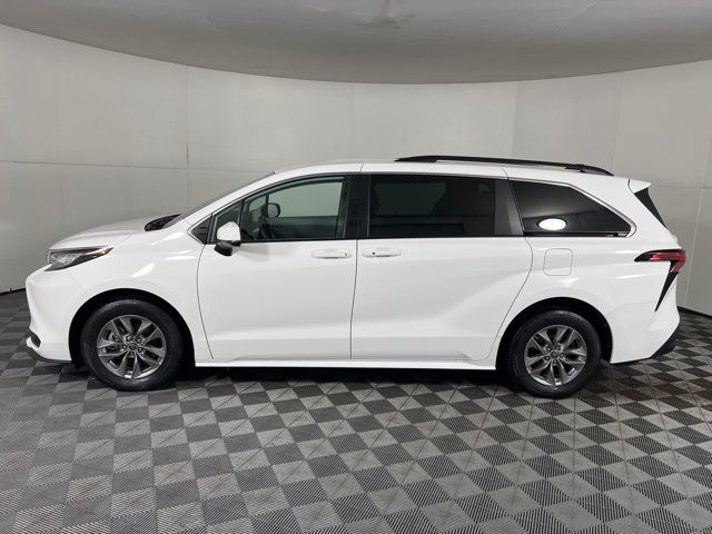 2021 Toyota Sienna LE