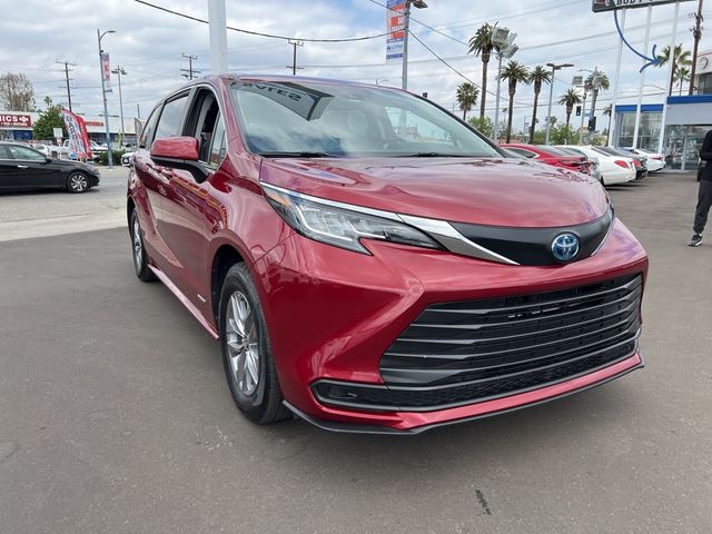 2021 Toyota Sienna LE