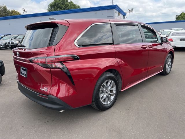 2021 Toyota Sienna LE