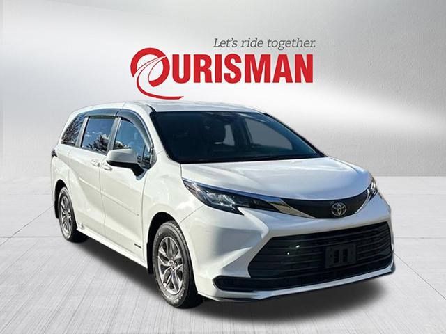 2021 Toyota Sienna LE