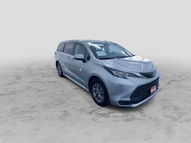 2021 Toyota Sienna LE