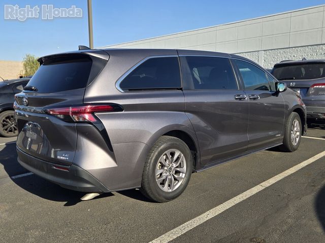 2021 Toyota Sienna LE