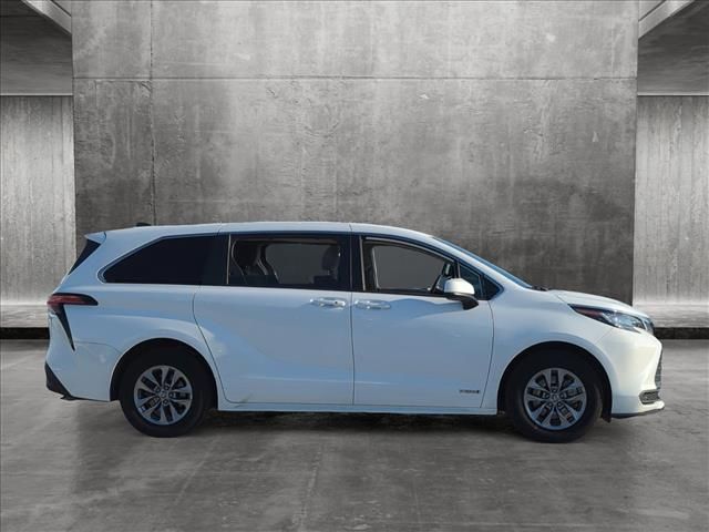 2021 Toyota Sienna LE