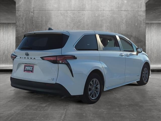 2021 Toyota Sienna LE