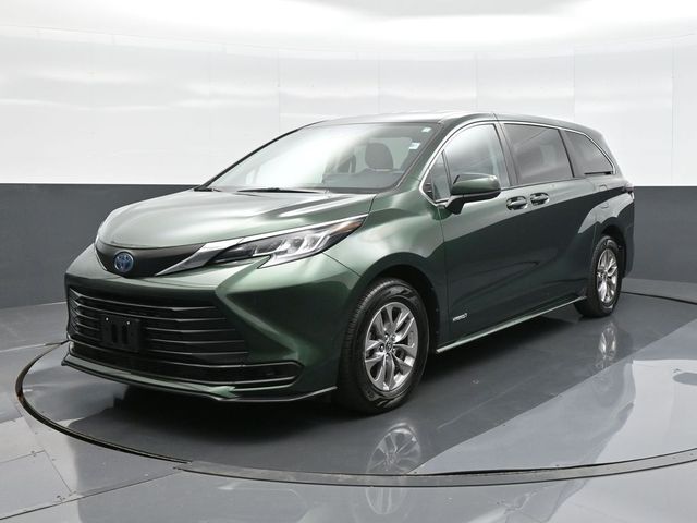 2021 Toyota Sienna LE