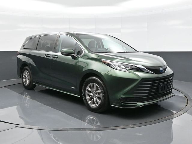 2021 Toyota Sienna LE