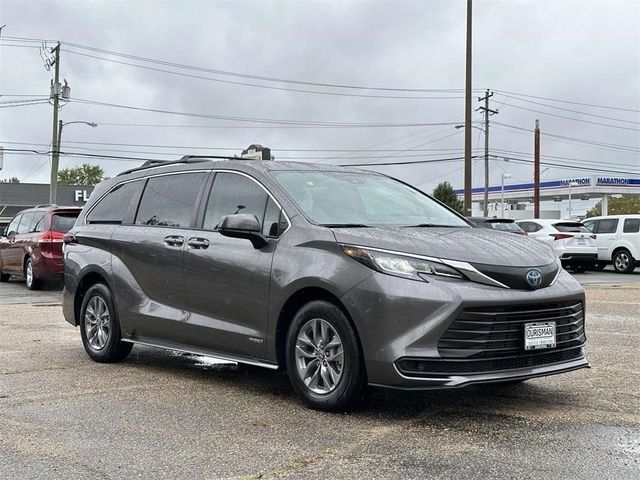 2021 Toyota Sienna LE