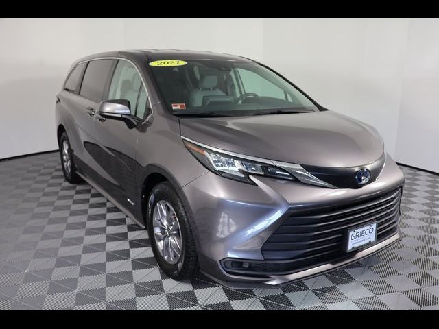 2021 Toyota Sienna LE