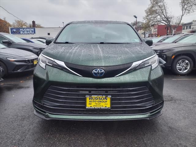 2021 Toyota Sienna LE