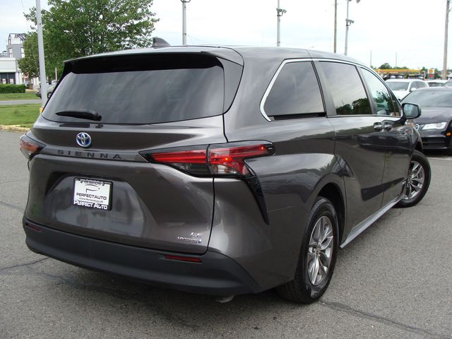 2021 Toyota Sienna LE
