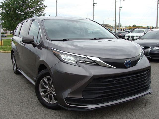 2021 Toyota Sienna LE