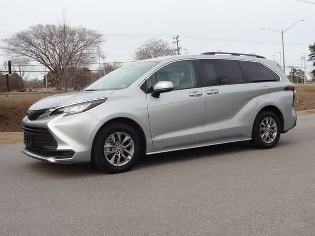 2021 Toyota Sienna LE