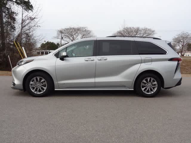 2021 Toyota Sienna LE