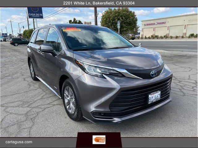 2021 Toyota Sienna LE