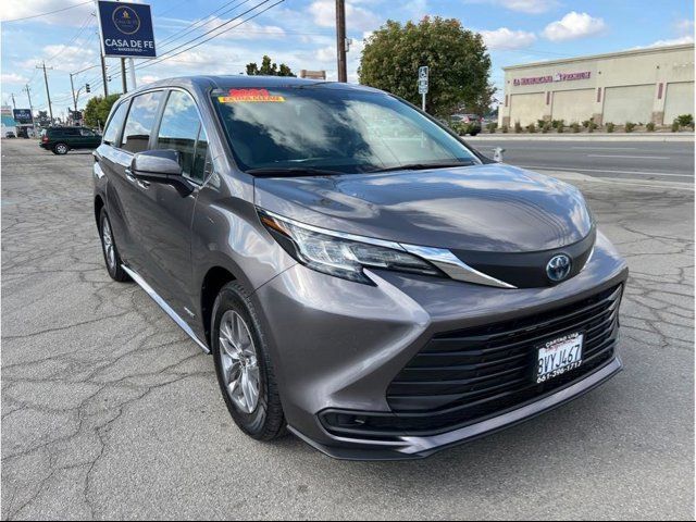 2021 Toyota Sienna LE