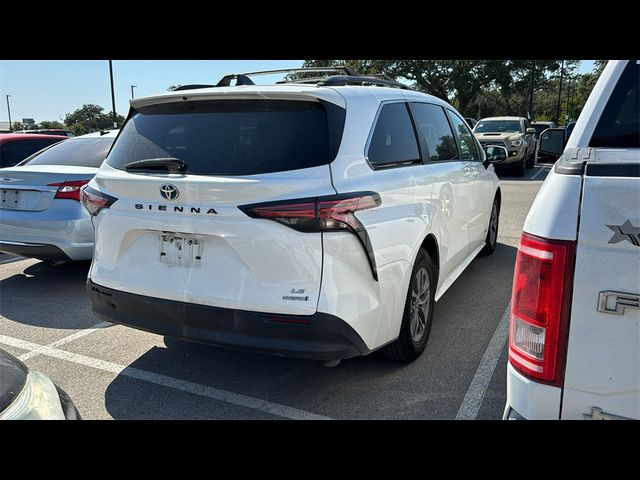 2021 Toyota Sienna LE