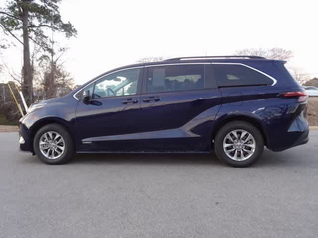 2021 Toyota Sienna LE