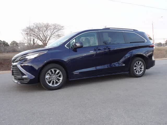 2021 Toyota Sienna LE