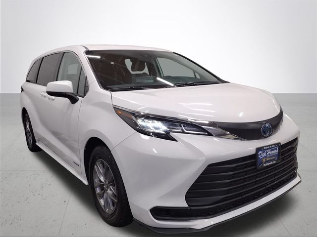 2021 Toyota Sienna LE