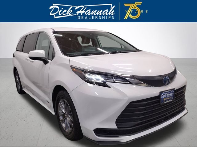 2021 Toyota Sienna LE