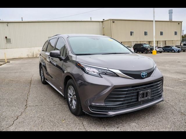 2021 Toyota Sienna LE