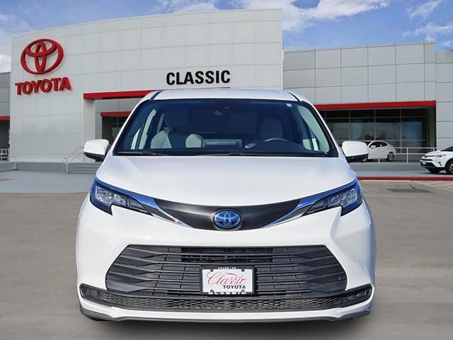 2021 Toyota Sienna LE