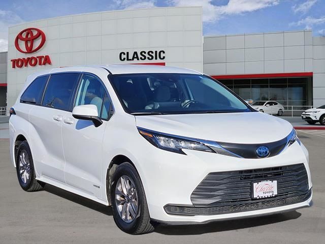 2021 Toyota Sienna LE