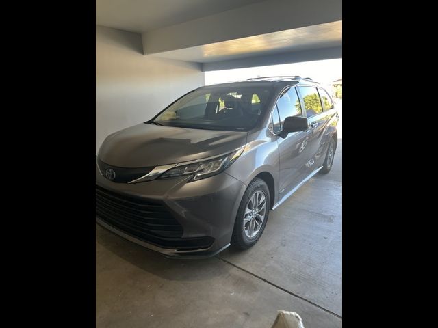 2021 Toyota Sienna LE