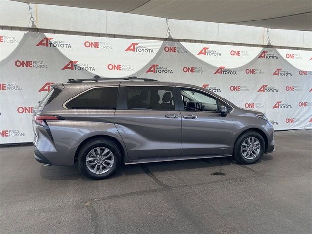 2021 Toyota Sienna LE