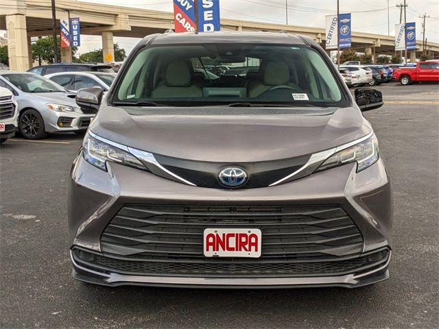 2021 Toyota Sienna LE