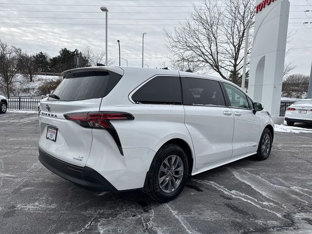 2021 Toyota Sienna LE