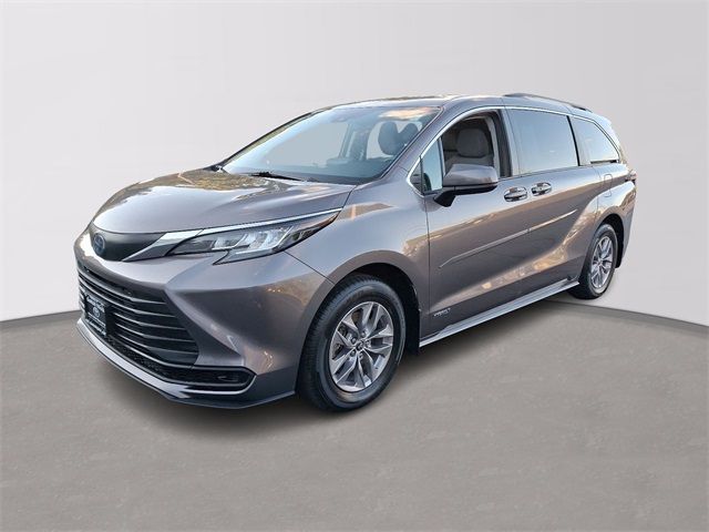 2021 Toyota Sienna LE