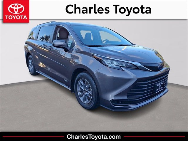 2021 Toyota Sienna LE