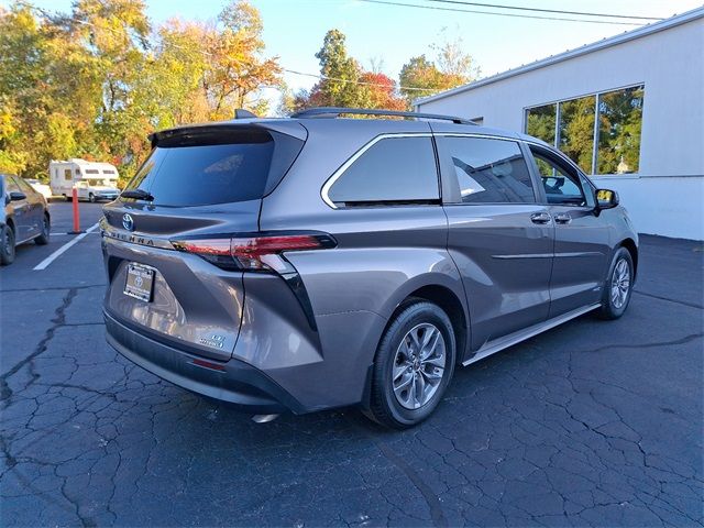 2021 Toyota Sienna LE