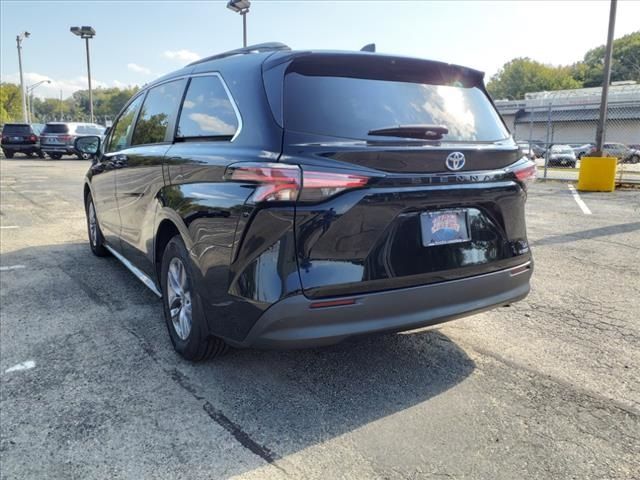 2021 Toyota Sienna LE