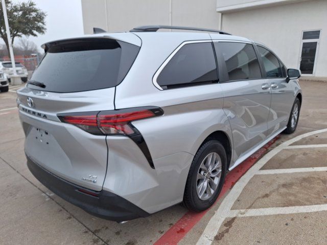 2021 Toyota Sienna LE